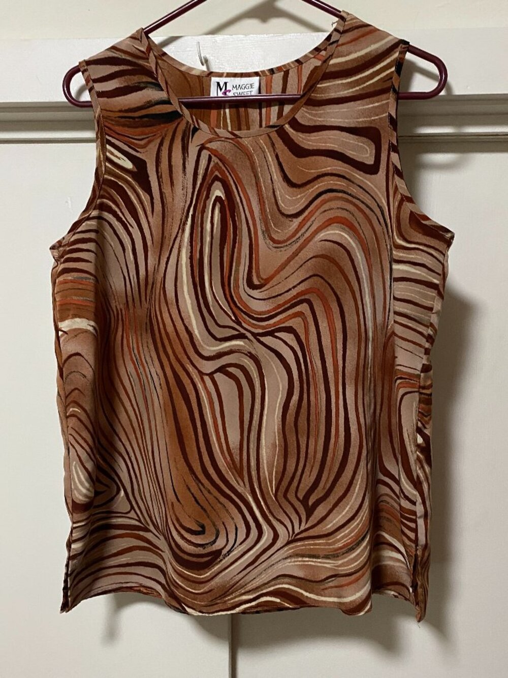 Maggie Sweet, sleeveless brown & tan tank/blouse w/swirling lines, size L